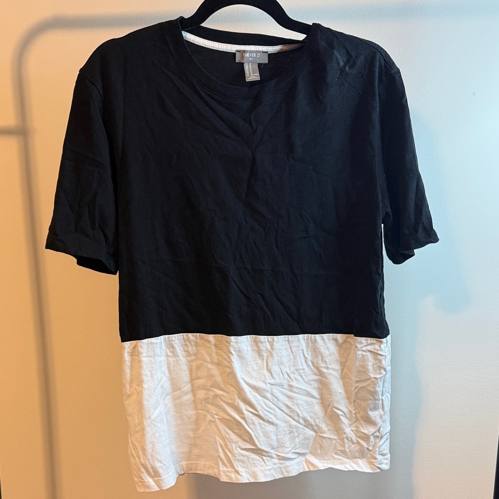 Forever 21 Black and White Short Sleeve Tee